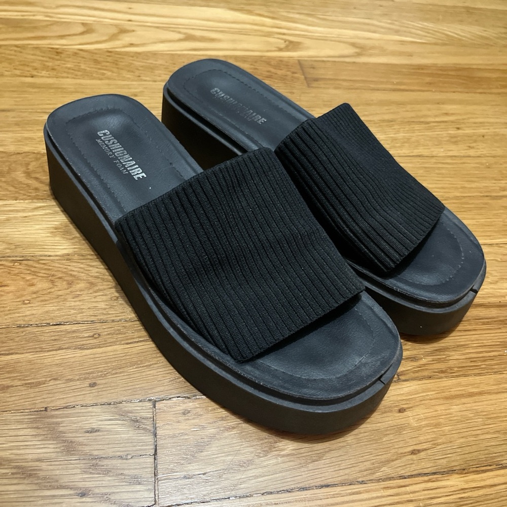 Cushionaire Black Ribbed Slide Platform Sandals